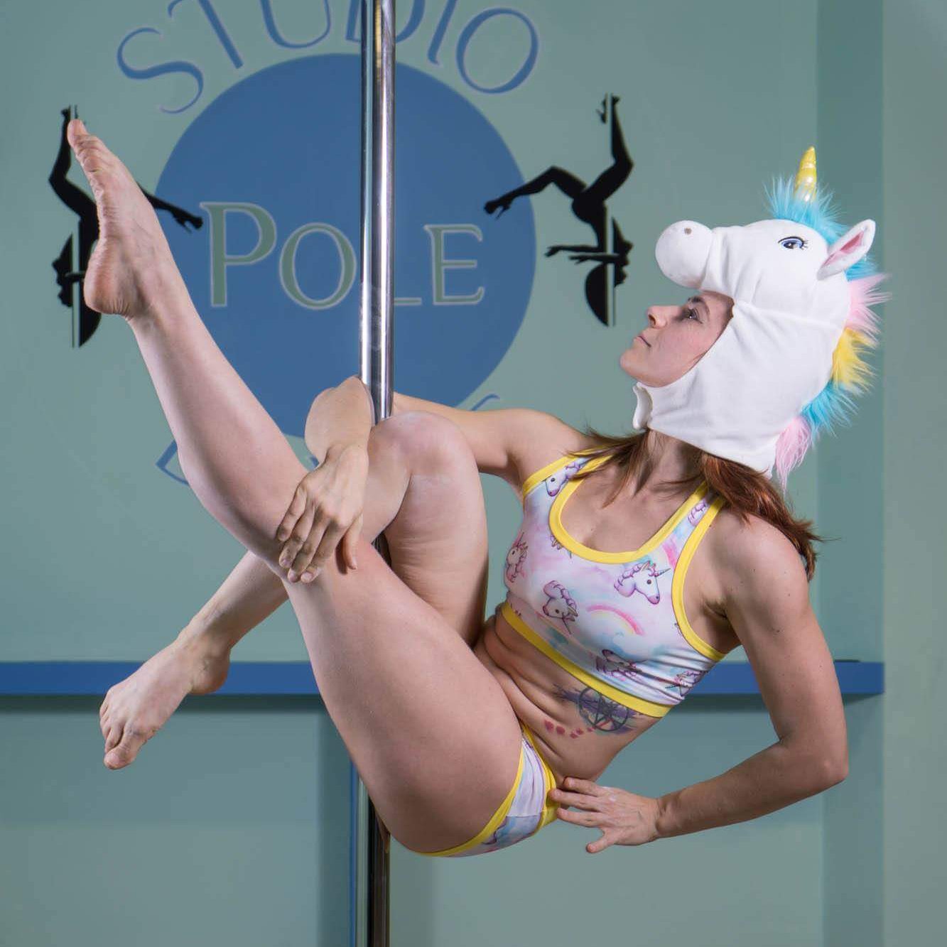 Cosplay Pole Kontest - Judge Irene Gollin